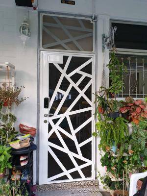 HDB 1-Panel Gate in White at Tampines
