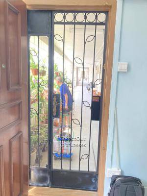 HDB 2-Panel Gate in Black at Ang Mo Kio